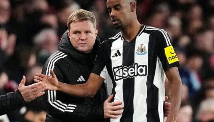 埃迪-豪谈伊萨克：我们关系曾非常好，在他罢训后发生了变化