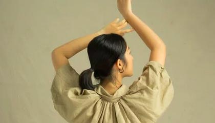 九游正版入口-阿德耶米门前抢点破门，拜尔横传送助攻！多特1-0领先奥格斯堡